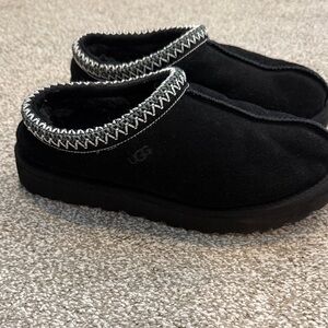 UGG Tasman Black Slippers with Gray Stitching